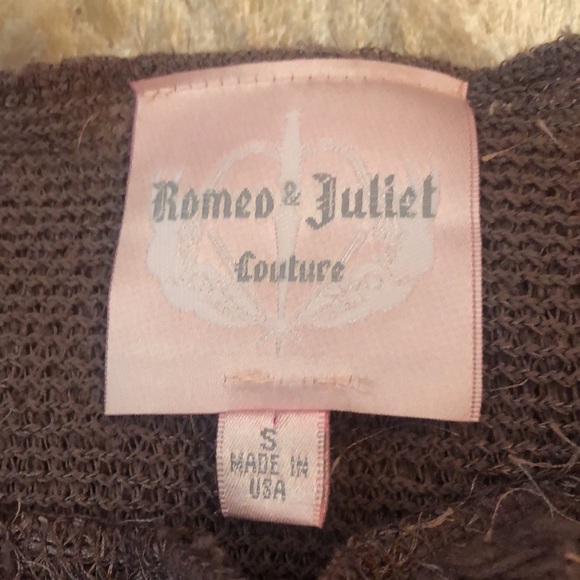 Romeo & Juliet fuzzy poncho in mauve - Picture 3 of 8